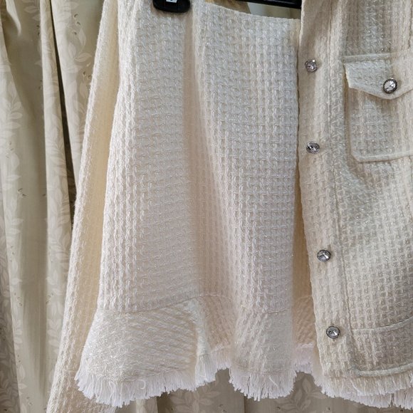 Cache Cream Suit w Flared Skirt & Crystal buttons - Picture 2 of 11